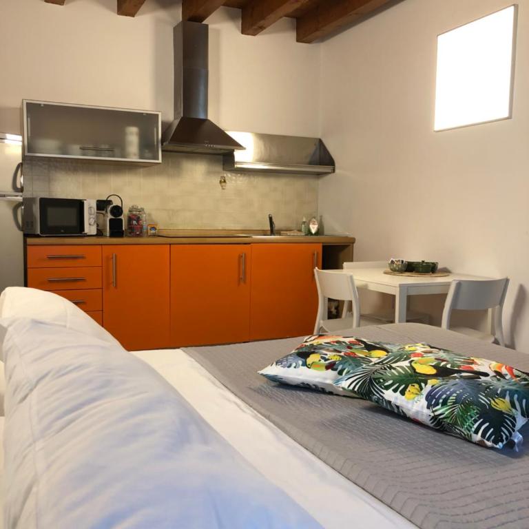 Bergamo Easy Airport - private parking - Monolocale - 11