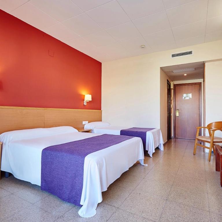 Hotel Surf Mar - Habitación Doble Económica con cama supletoria (2 adultos + 1 niño) - 2