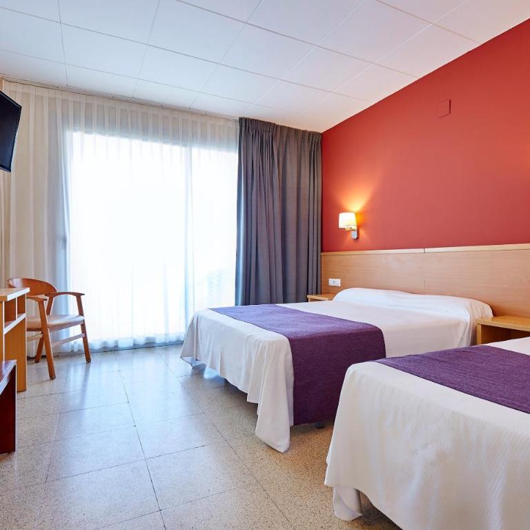 Hotel Surf Mar - Habitación Doble Económica con cama supletoria (2 adultos + 2 niños) - 2