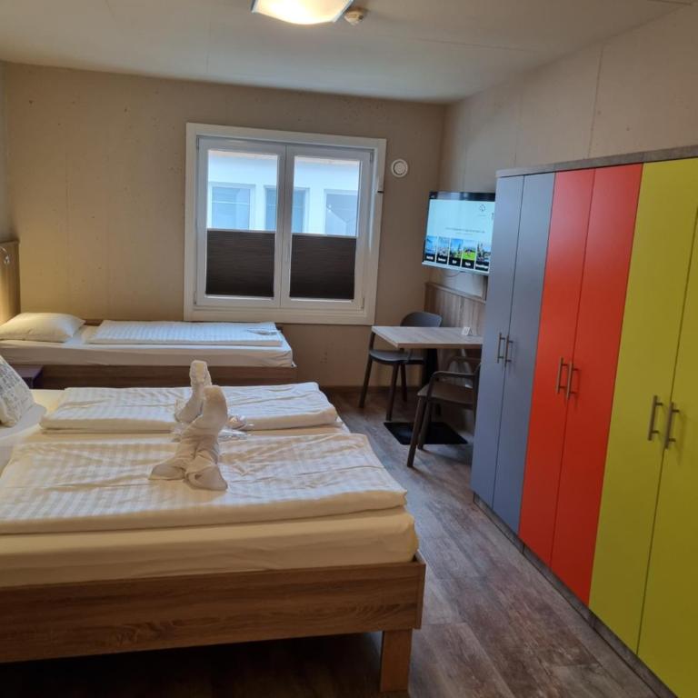 Cubo Sport & Art Hotel - Comfort Dreibettzimmer mit Dusche - 1
