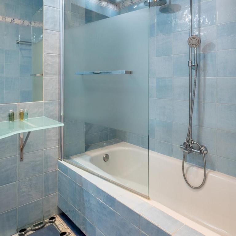 Modern and bright- 1bedroom 1bathroom- Downtown - One-Bedroom Apartment - 12