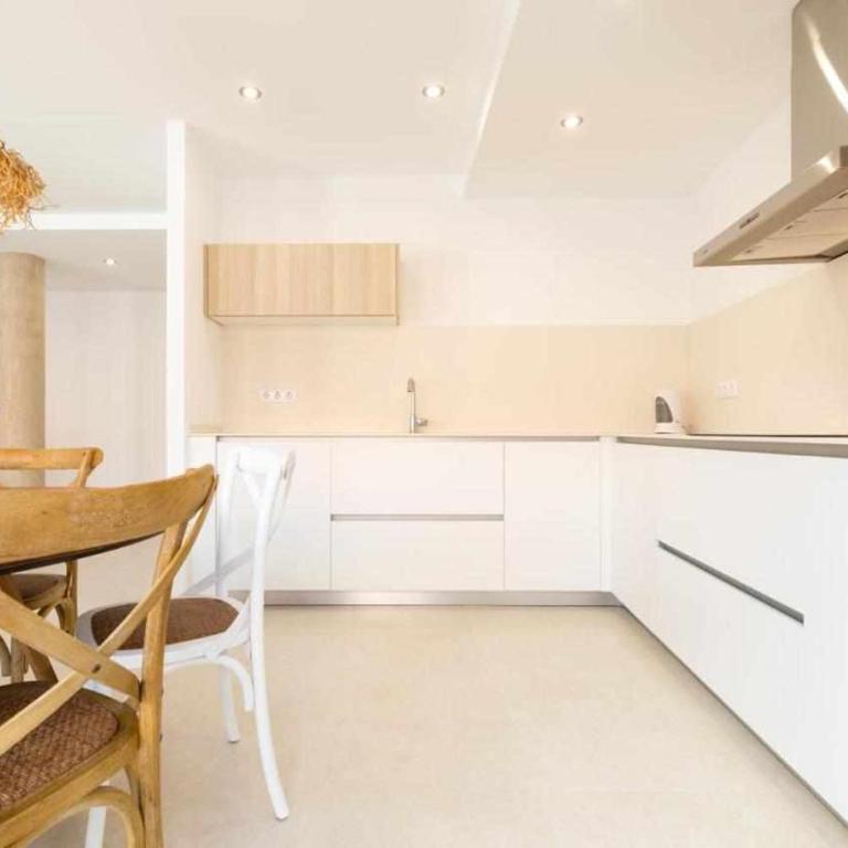 Roses Casc Antic SL Sabater 5 - Three-Bedroom Apartment - 7