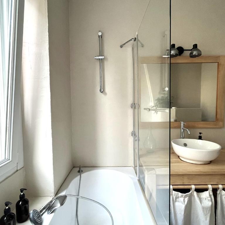 Lovely haussmannian flat in Montparnasse - Two-Bedroom Apartment - 12