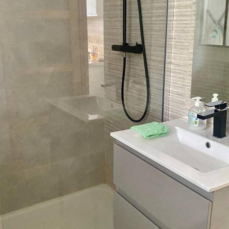 Appartement F2 avec terrasse, proche centre et cures - Amélie-les-Bains - FR-1-703-41 - Apartamento - 6