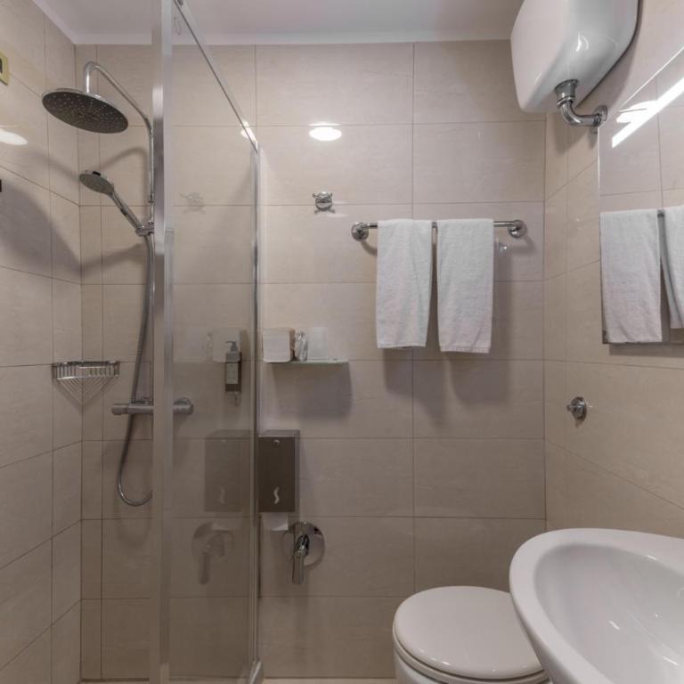 HOTIDAY Room Collection - Roma Porta Pia - Chambre Double ou Lits Jumeaux Standard - 11