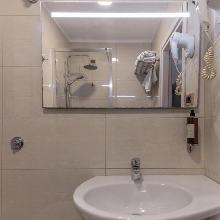 HOTIDAY Room Collection - Roma Porta Pia - Chambre Double ou Lits Jumeaux Standard - 12