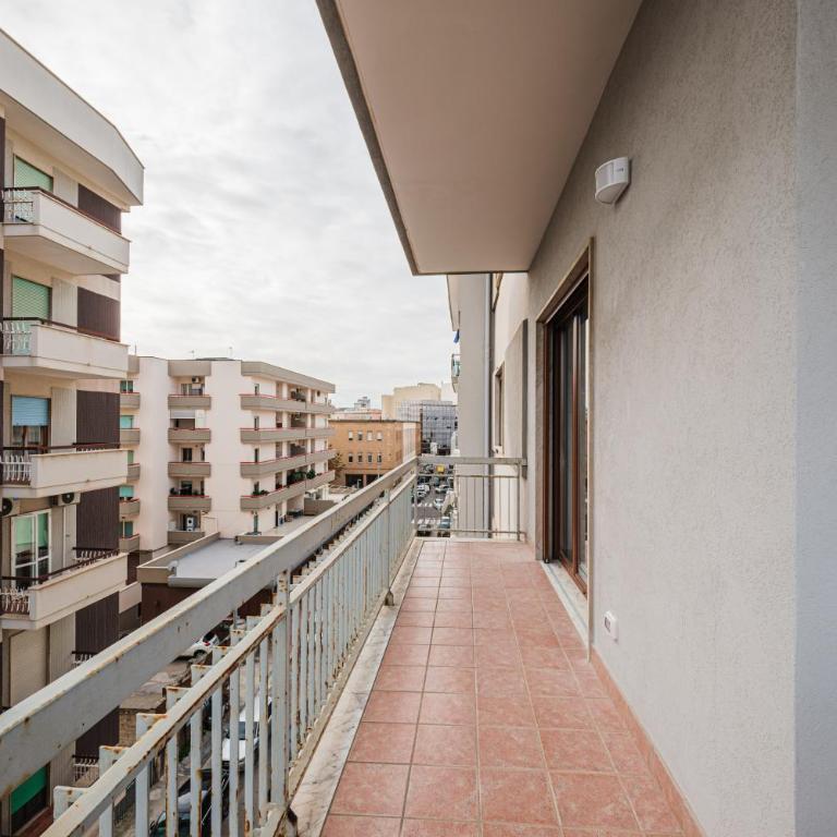 CASA BIANCHI - Appartamento con 2 Camere da Letto, Balcone e Vista mare - 5
