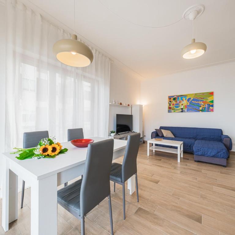CASA BIANCHI - Appartamento con 2 Camere da Letto, Balcone e Vista mare - 2