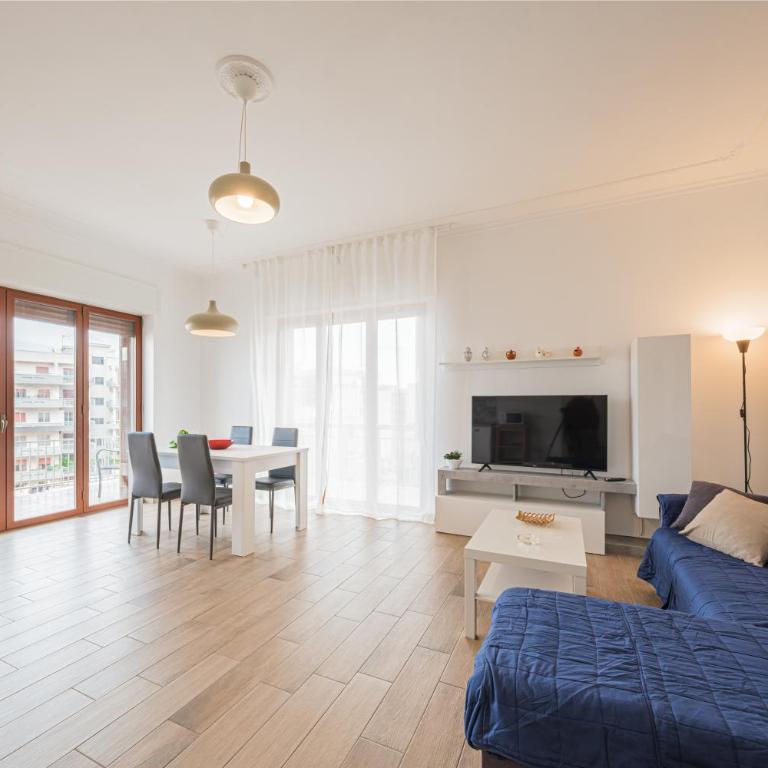 CASA BIANCHI - Appartamento con 2 Camere da Letto, Balcone e Vista mare - 3