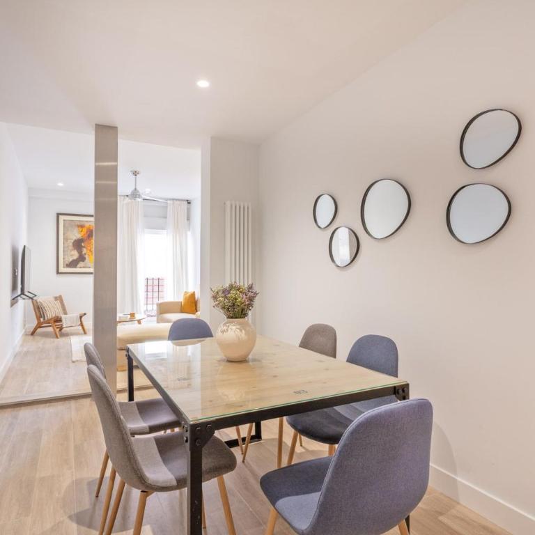 Charming 2-Bed Apartment in Conde Duque Madrid - Two-Bedroom Apartment - 4