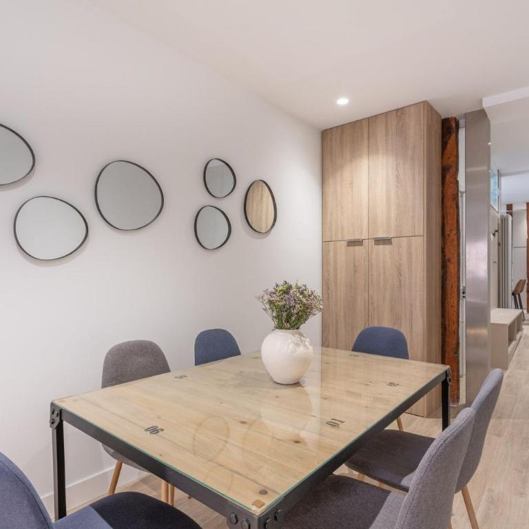 Charming 2-Bed Apartment in Conde Duque Madrid - Two-Bedroom Apartment - 5
