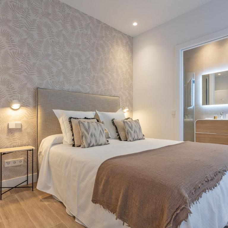 Charming 2-Bed Apartment in Conde Duque Madrid - Two-Bedroom Apartment - 9