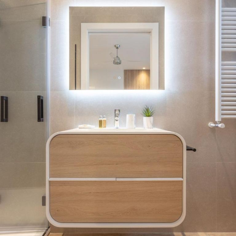 Charming 2-Bed Apartment in Conde Duque Madrid - Two-Bedroom Apartment - 11