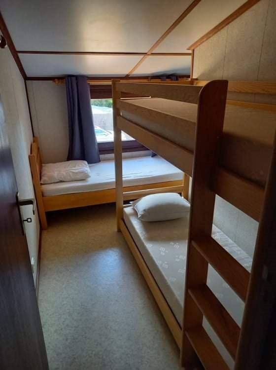 Villa d'angle spacieuse climatisée étage, clôturée dans domaine PORTES DU SOLEIL, 3 chambres, 7 couchages, wifi, accès payant aux piscines, 400m de la mer de portiragnes plage,LRPDSR6 - Casa de 3 dormitorios - 9