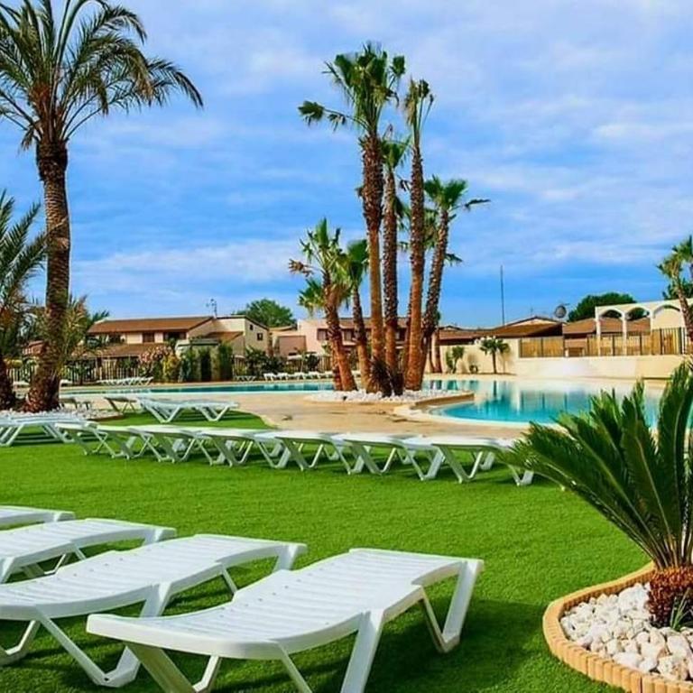 Villa d'angle spacieuse climatisée étage, clôturée dans domaine PORTES DU SOLEIL, 3 chambres, 7 couchages, wifi, accès payant aux piscines, 400m de la mer de portiragnes plage,LRPDSR6 - Casa de 3 dormitorios - 18