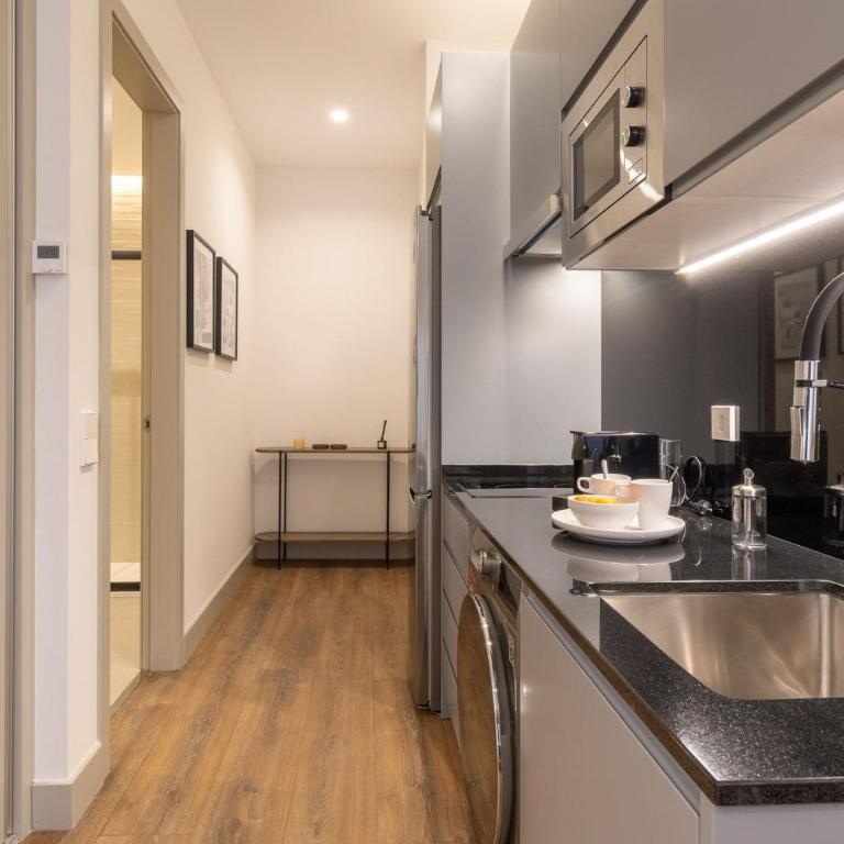 Charming Studio for Two in Beautiful Chamberí - Studio Apartment - 3