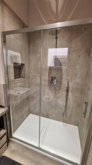 Suite Room Funai Gold - Appartamento con 2 Camere da Letto - 9
