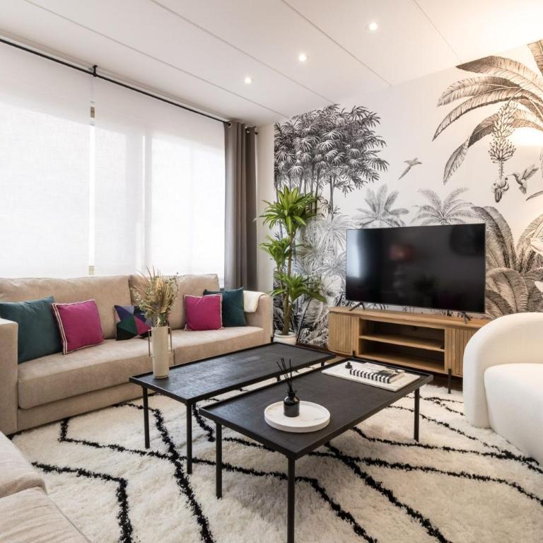 Vibrant 2-Bed Apartment for 4 in Madrid - Two-Bedroom Apartment - 4