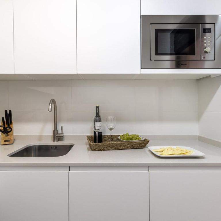 Vibrant 2-Bed Apartment for 4 in Madrid - Two-Bedroom Apartment - 8