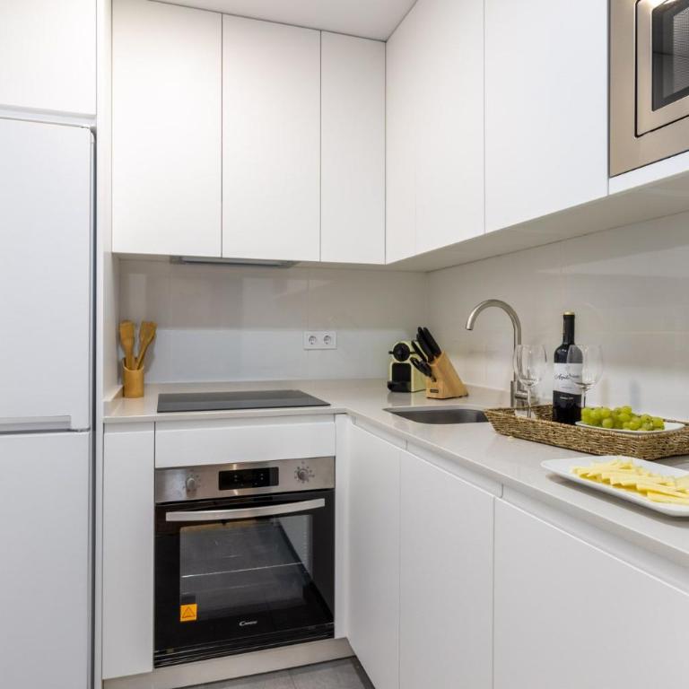 Vibrant 2-Bed Apartment for 4 in Madrid - Two-Bedroom Apartment - 7