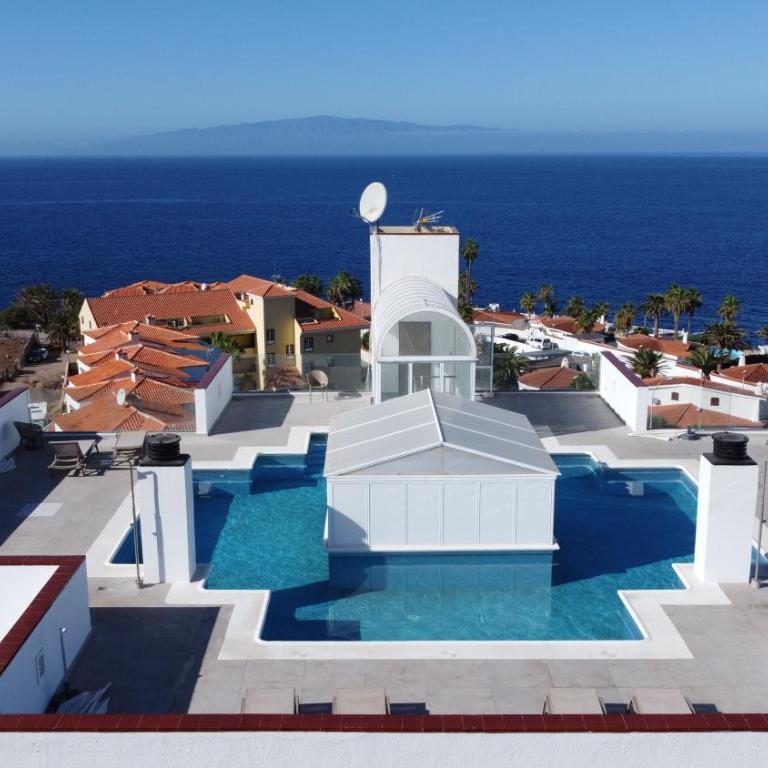 Lilias home - private heatable pool, BBQ, free wifi - Three-Bedroom Apartment - 48
