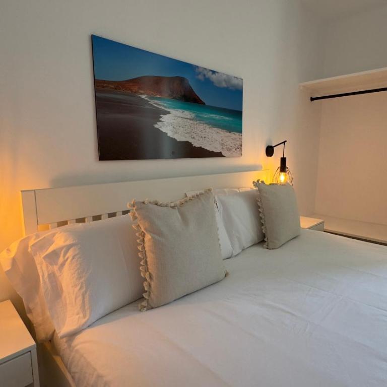 Lilias home - private heatable pool, BBQ, free wifi - Three-Bedroom Apartment - 35