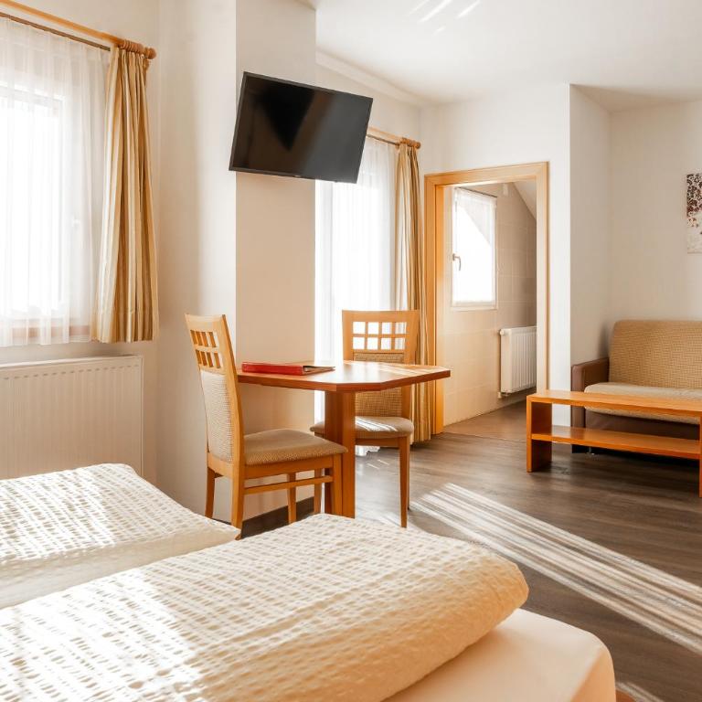 Haus Winkler - Familienzimmer mit Balkon - 1