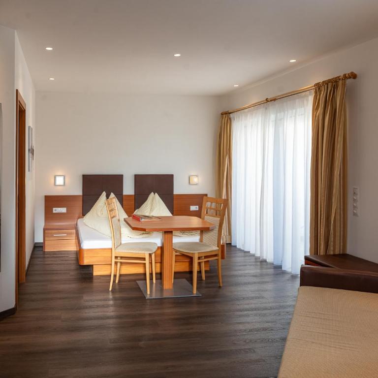 Haus Winkler - Familienzimmer mit Balkon - 5