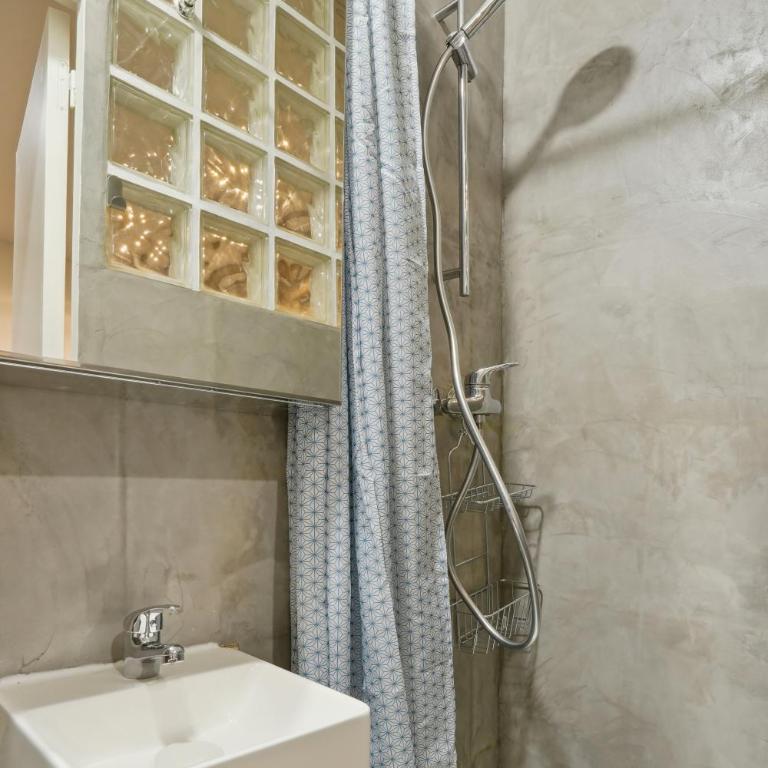 Tiny Suite 12 D Paris’s heart! - One-Bedroom Apartment - 7