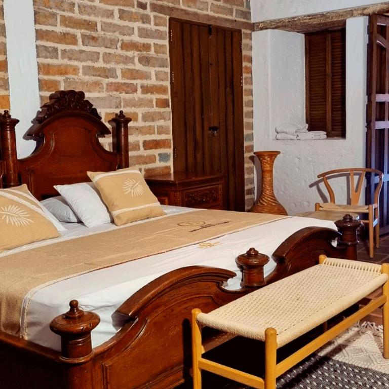 Hotel Santa Barbara Colonial - Santa Fe de Antioquia - Habitación Doble con balcón - 5
