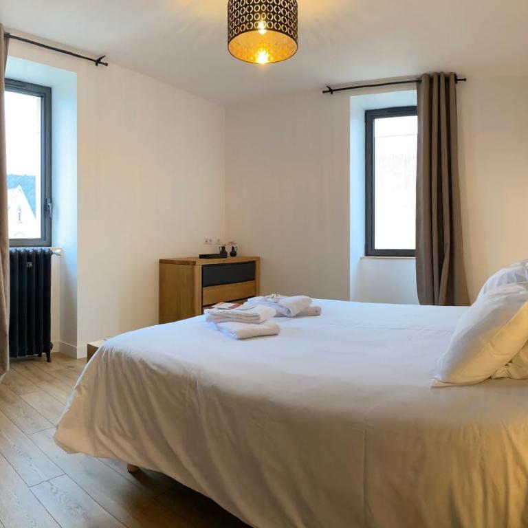 La Bellours Maison d Hôtes avec Piscine - Chambre Double - Vue sur Piscine - 3