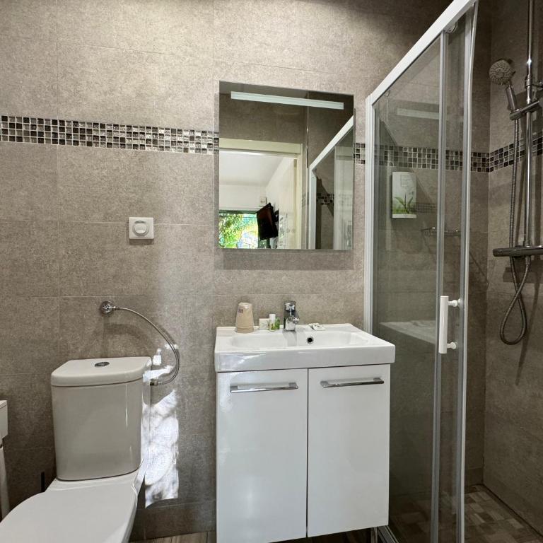 Hotel Pavillon Imperial - Chambre Double ou Lits Jumeaux Standard - Côté Jardin - 17