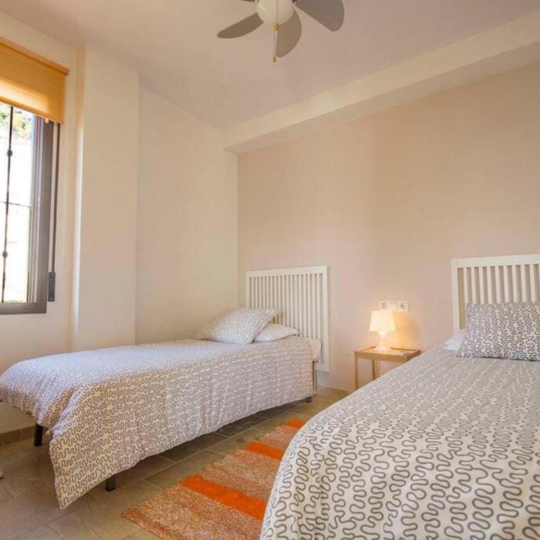 Apartamento 33, Frigiliana Spacious family Apartment with large Pool in the town center HansOnHoliday Rentals - Apartamento de 3 dormitorios - 12