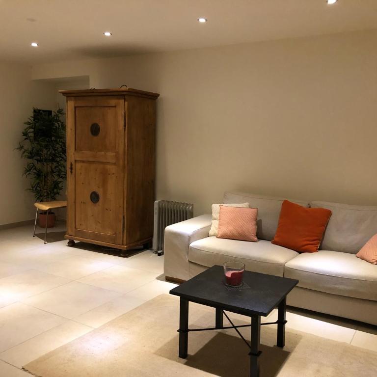 The HoPe, appartement au sein d'une maison avec piscine - Suite Supérieure - 13