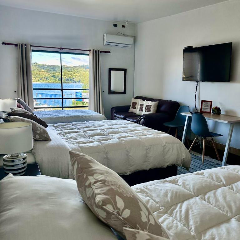 Hostal Umantun - Family Room with Balcony - 11