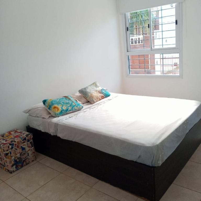 Habitación Colon - Double Room with Shared Bathroom - 1