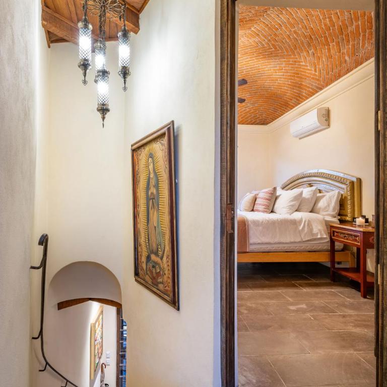 Casa Esperanza, 2BR Designer Charm & Rooftop Views - Casa de 2 dormitorios - 2