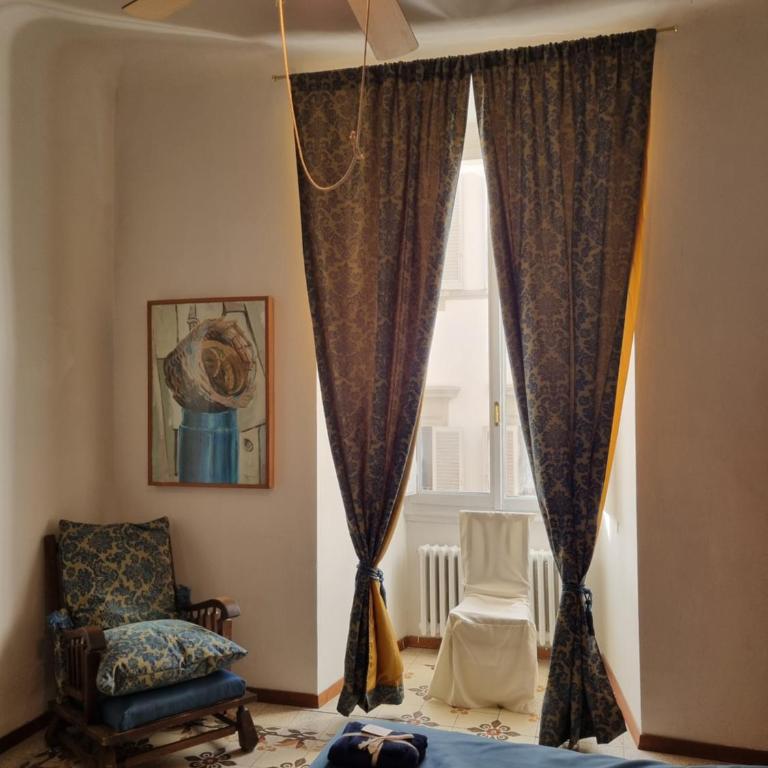 LA SEDE DELL'ARTE Monolocale Studio e Camere in Torre Medievale vicino a Duomo e Piazza Signoria - Camera Tripla con Bagno in Comune - 61