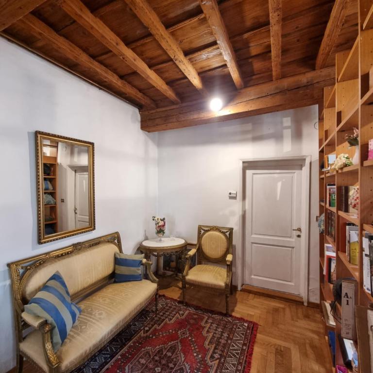 LA SEDE DELL'ARTE Monolocale Studio e Camere in Torre Medievale vicino a Duomo e Piazza Signoria - Camera Tripla con Bagno in Comune - 60