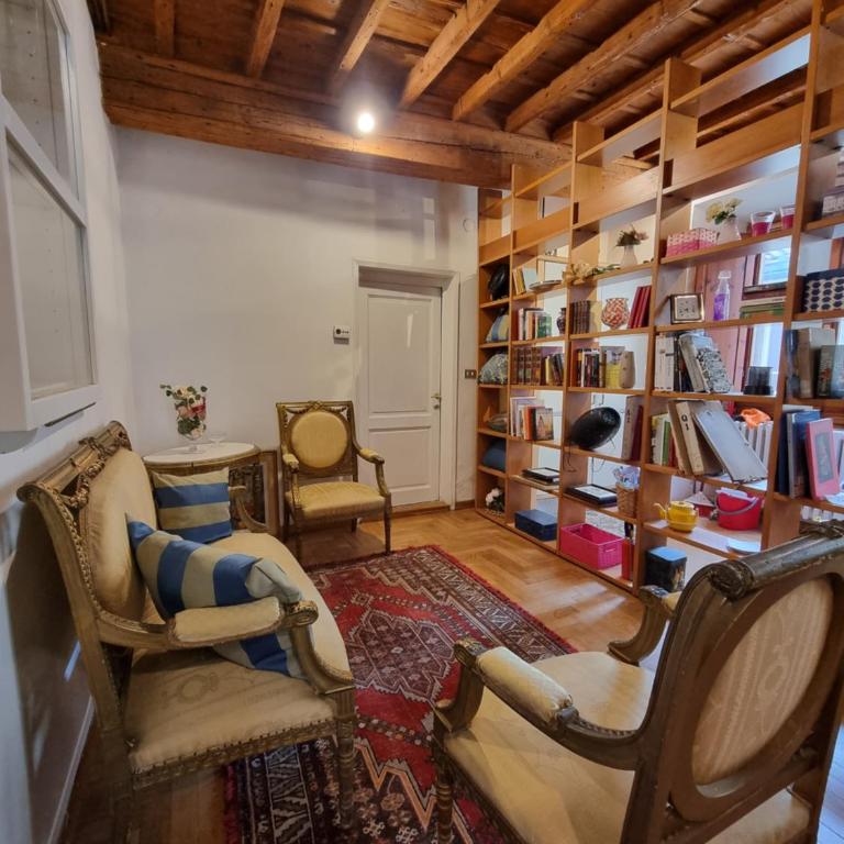 LA SEDE DELL'ARTE Monolocale Studio e Camere in Torre Medievale vicino a Duomo e Piazza Signoria - Camera Tripla con Bagno in Comune - 58