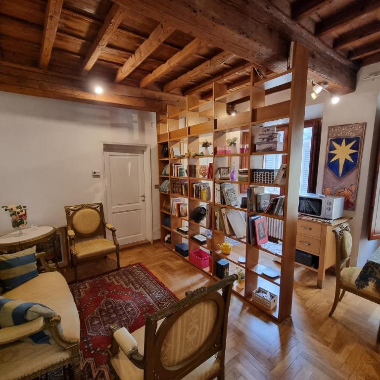LA SEDE DELL'ARTE Monolocale Studio e Camere in Torre Medievale vicino a Duomo e Piazza Signoria - Camera Tripla con Bagno in Comune - 59