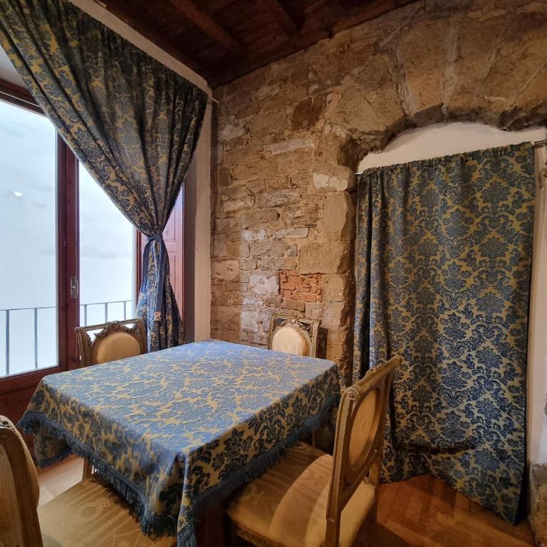 LA SEDE DELL'ARTE Monolocale Studio e Camere in Torre Medievale vicino a Duomo e Piazza Signoria - Camera Tripla con Bagno in Comune - 55