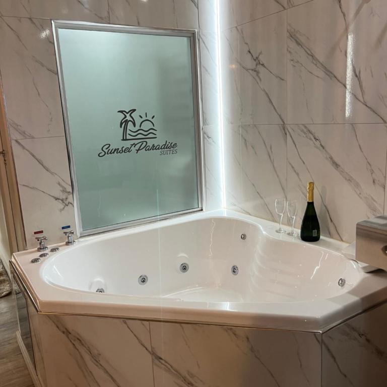 Sunset Paradise Suites - Suite Deluxe con bañera de hidromasaje - 12