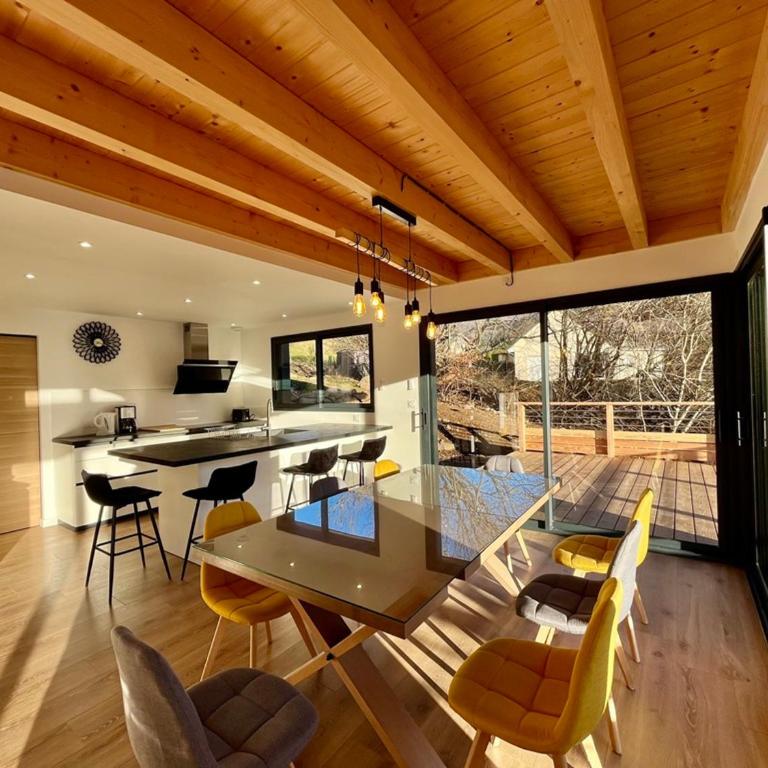 Chalet 5 pièces avec terrasse et garage au Mont-Dore - FR-1-608-263 - Chalet - 5