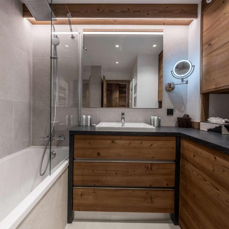 Appartement rénové, 4 pers, skis aux pieds, balcon, parking - FR-1-631-185 - Apartment - 4