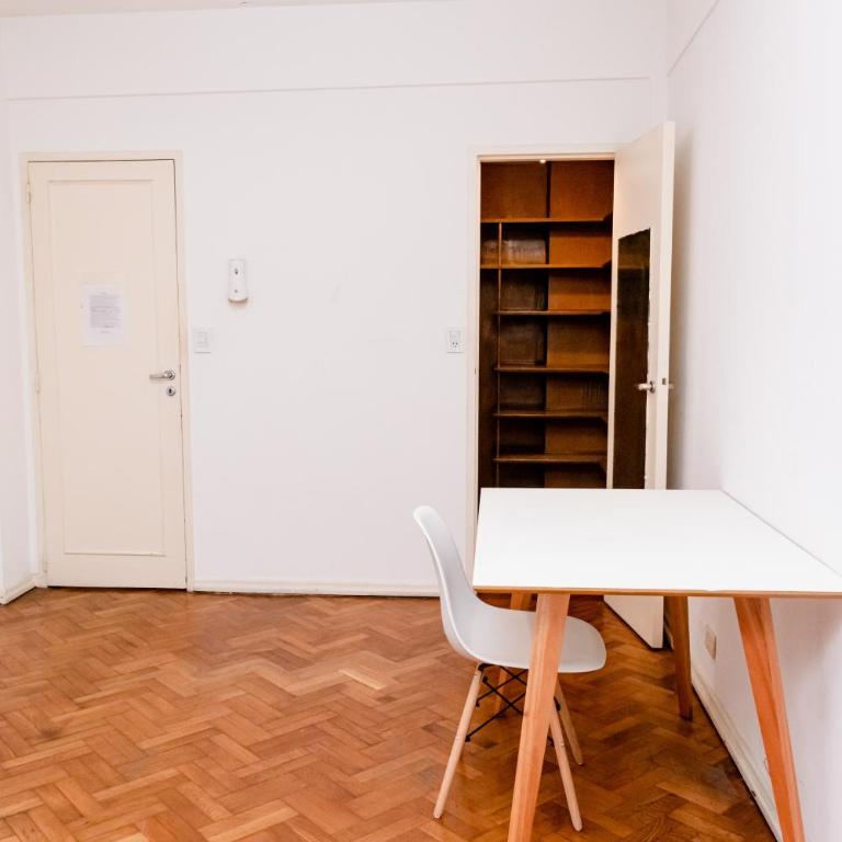 PRIVATE ROOM in a huge multicultural apartment - Habitación Individual Amplia - 5