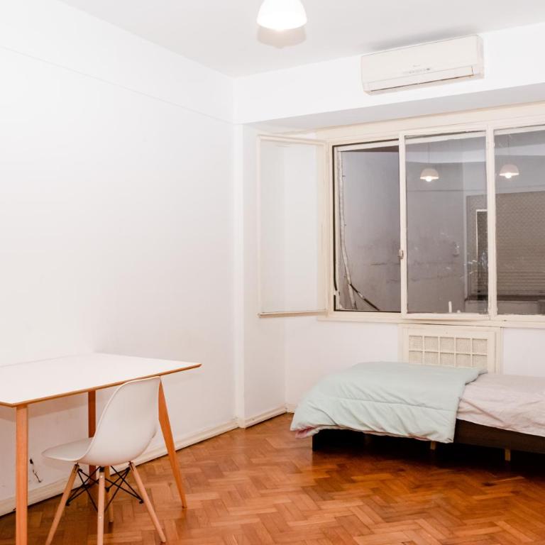 PRIVATE ROOM in a huge multicultural apartment - Large Single Room - 2