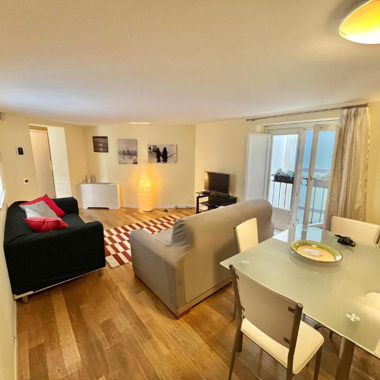 Prince Moncada - One-Bedroom Apartment - 8