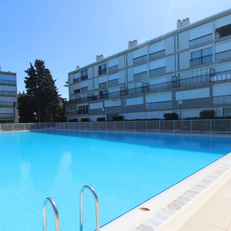 TROPCOQ - Au coeur de St-Tropez - Studio cabine pour 2 personnes - Appartement - Vue sur Piscine - 2