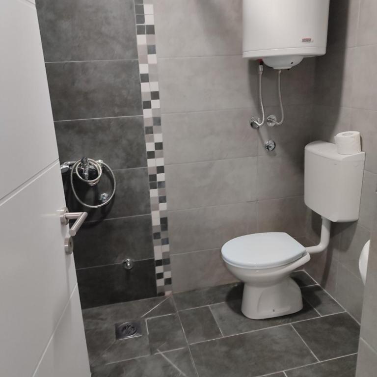 Apartmani Hub - Deluks Dvokrevetna Soba sa Bračnim Krevetom - 4